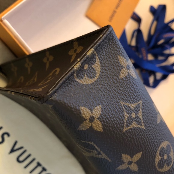 ❌SOLD❌ Louis Vuitton toiletry 26 - Picture 7 of 11